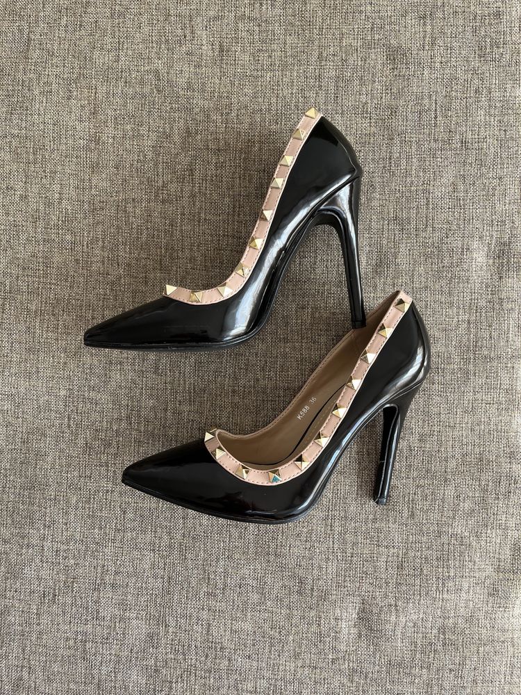 Pantofi stiletto