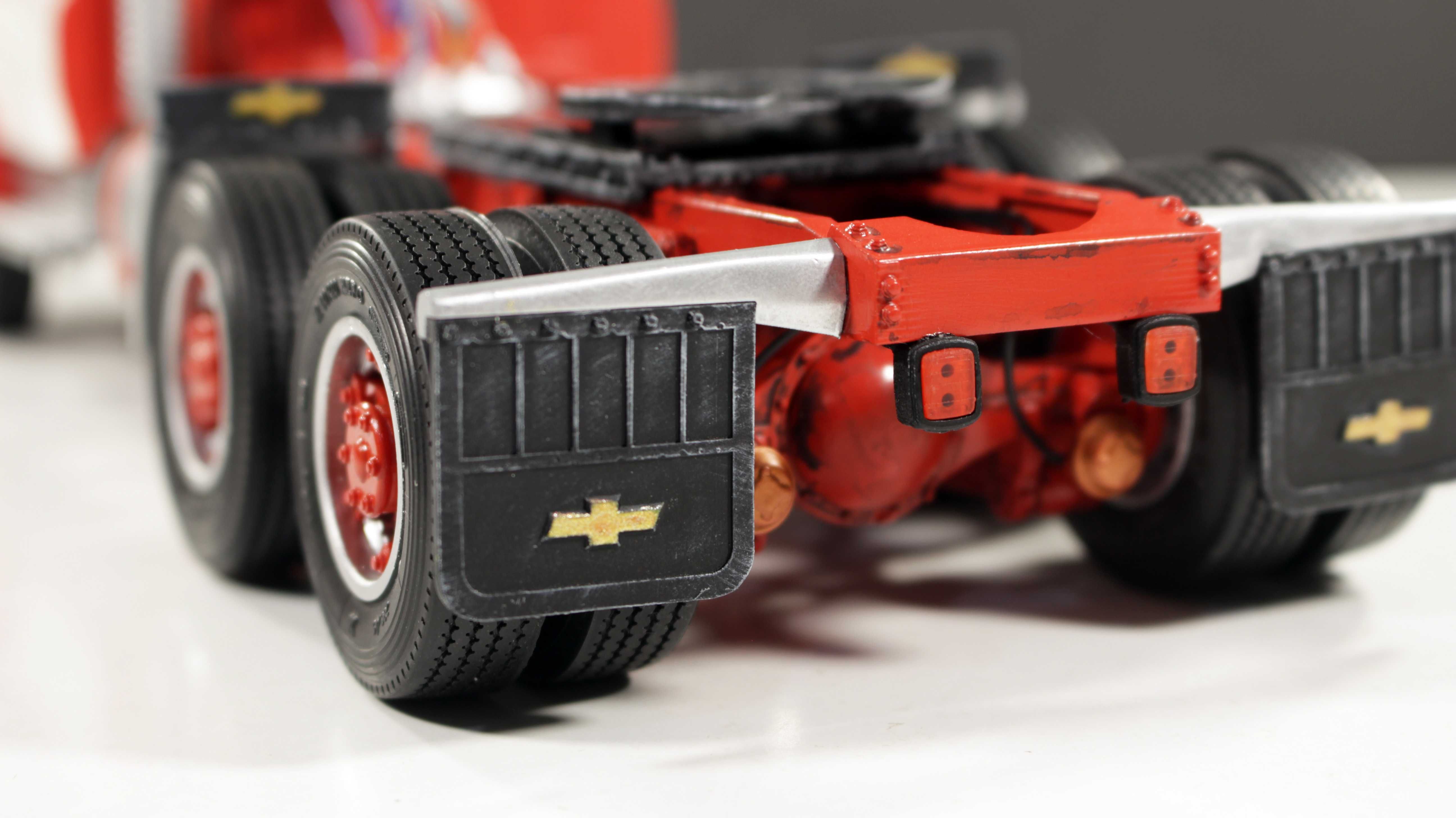 Влечак Камион Умален Модел Мащаб 1:24 Chevrolet M60 Truck Scale 1/24