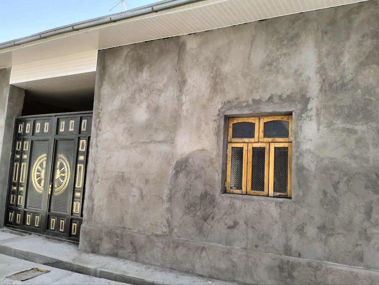Uchastka 7 sotix koʻk terak yer narxida bez rimont 5 xona