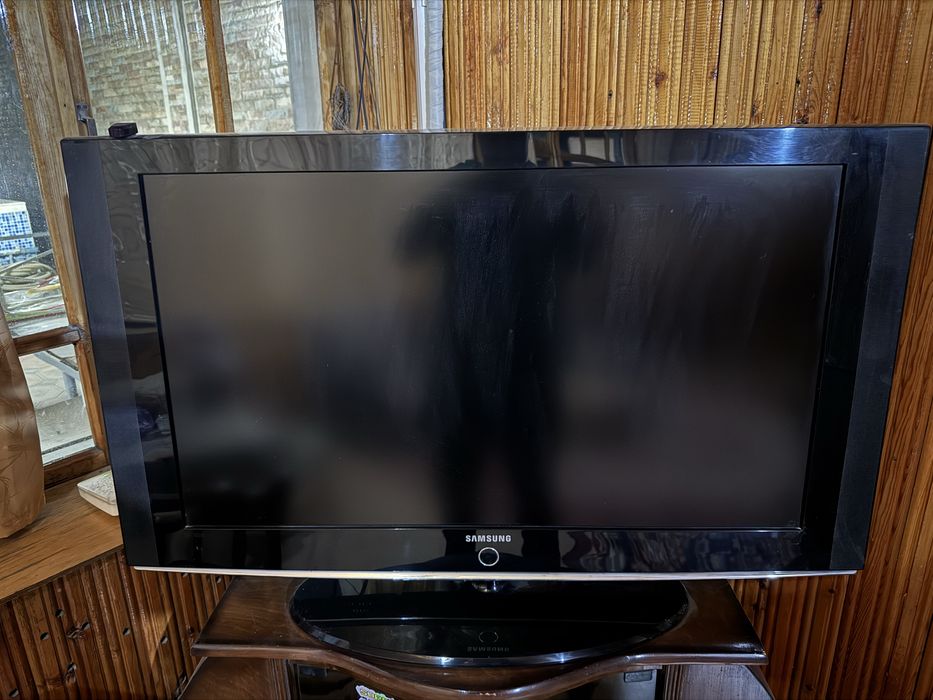 Продается телевизор сумсунг 43 в хорошем состоянии