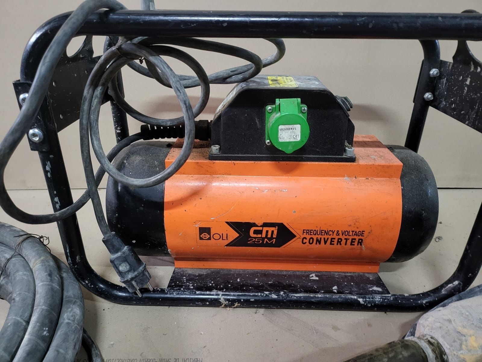 Vibrator de beton CM 25 M