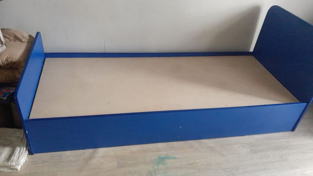 Продам односпальную кровать