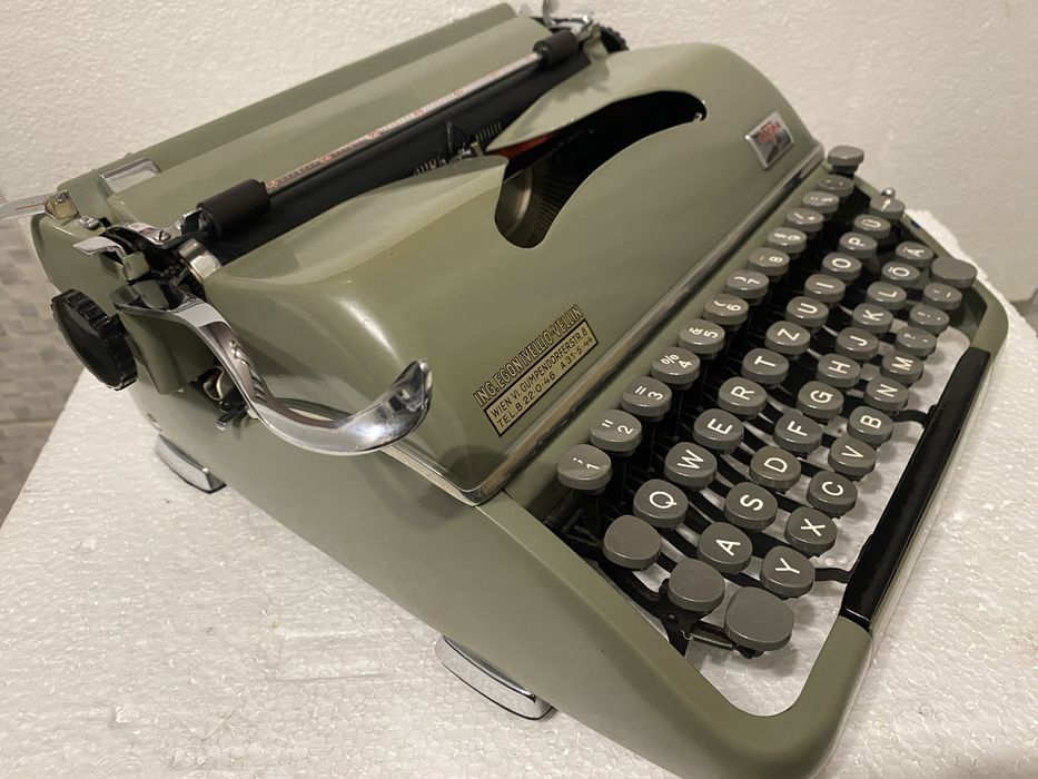 Masina de scris groma T