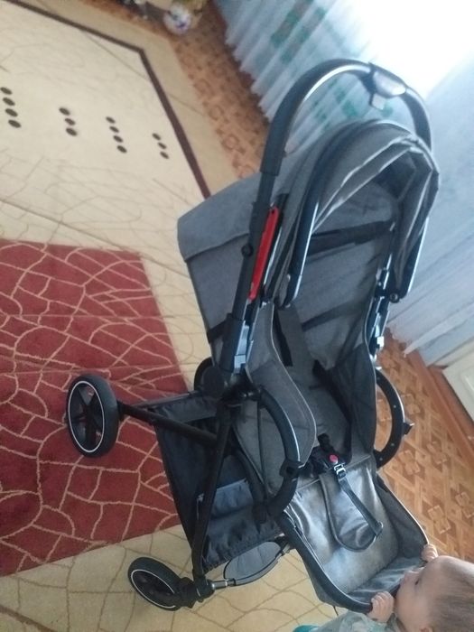 Продам прогулочную коляску в хорошем состоянии