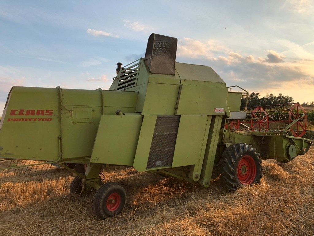 Vând combina Claas Protector