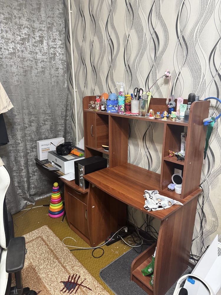 Продается компьютерный стол