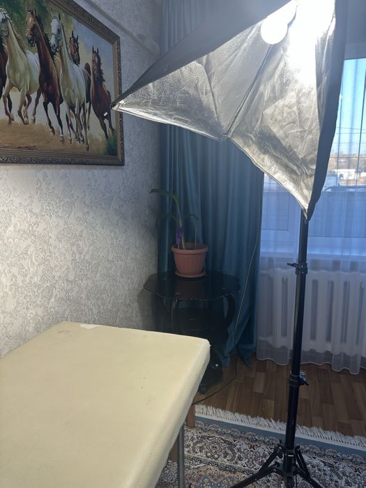 Продам кушетку и лампу