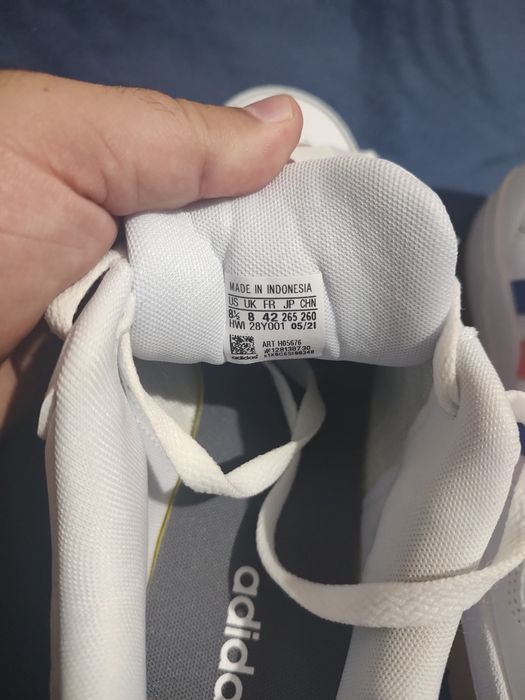 Adidași mărimea 42...marca adidas