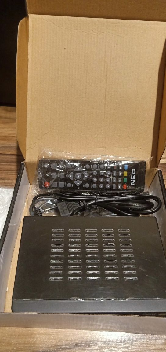 Цифров декодер Set top box NEO за ефирна цифрова телевизия