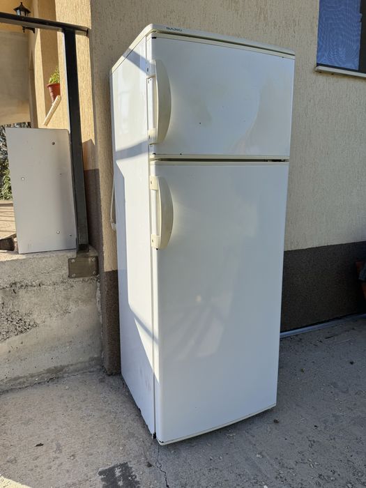 Работещ хладилник височина 150