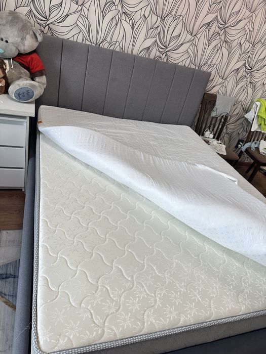 Продам кровать 160*200 с матрасом