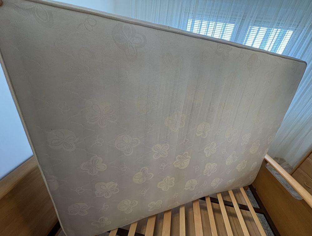 Vand saltea pat 140x190 x 20cm - Relaxa, cu arcuri, stare foarte buna