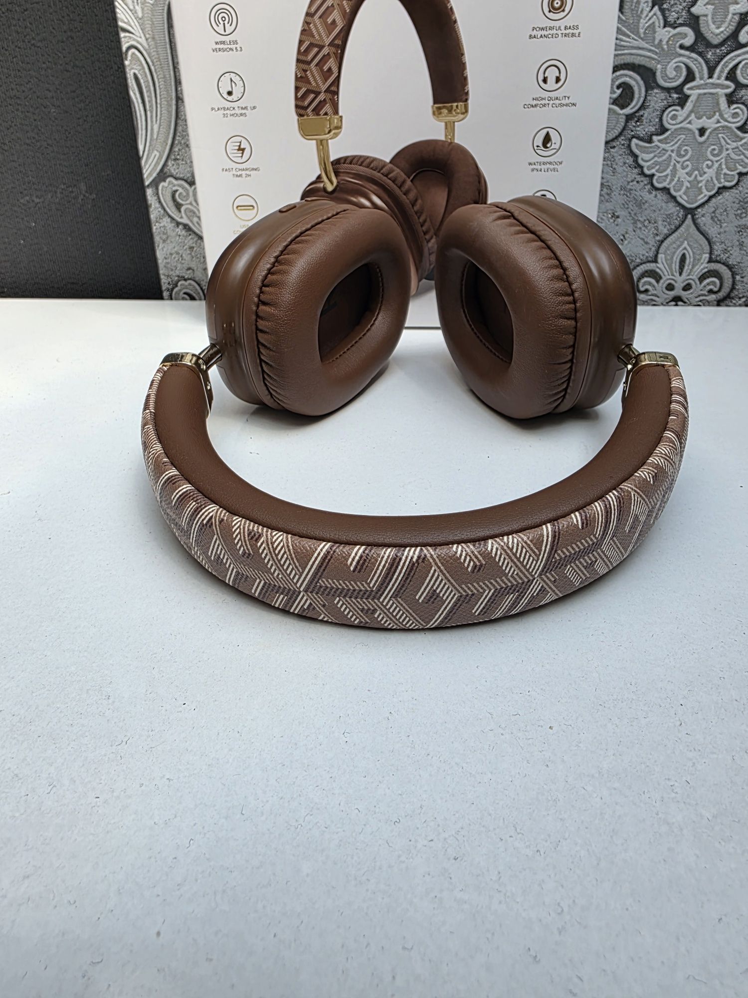 Guess безжични слушалки