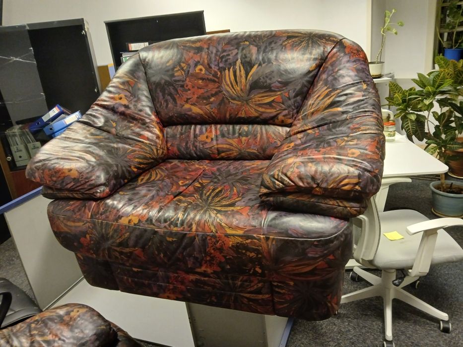 Vând urgent 2 canapele (mici)