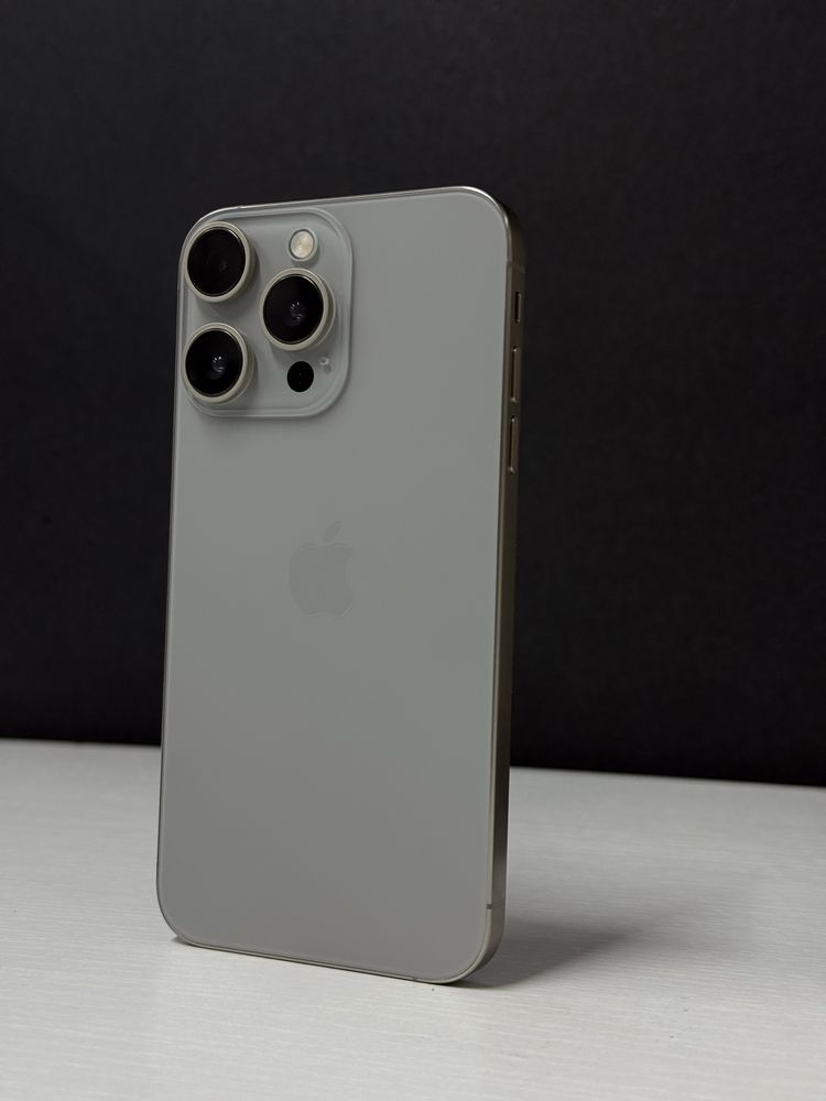 Iphone 16pro XR.