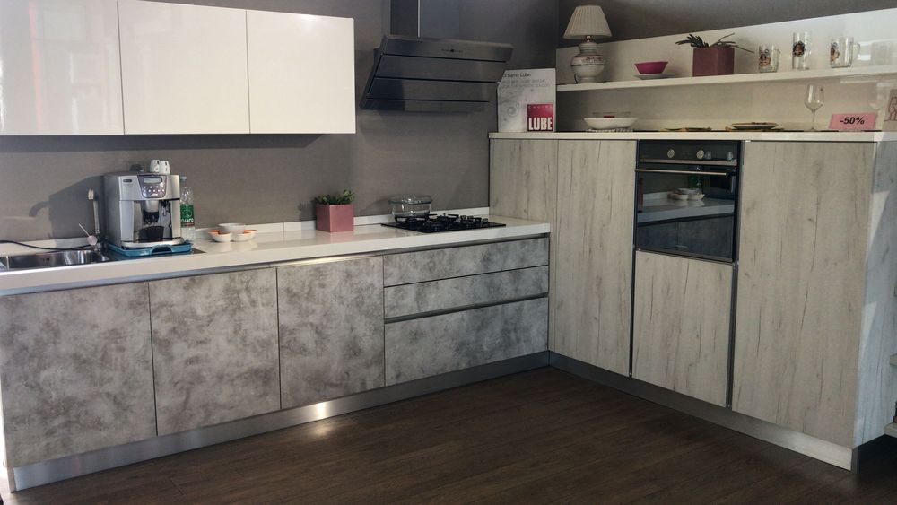 Ofertă.Reducere pina la 70% la bucătăriile  stock expuse in show-room.