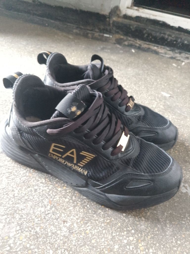 Vând adidași Emporio Armani