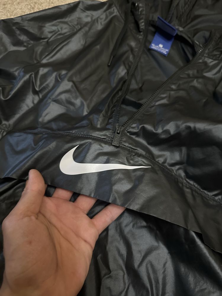 Дамска ветровка Nike