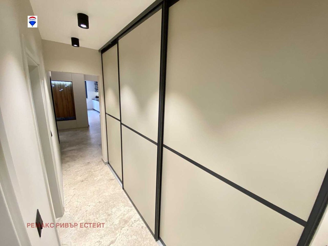 Продава се Тристаен апартамент в Русе, Център - 110 кв.м за 2227 €/кв.м - Снимка #5