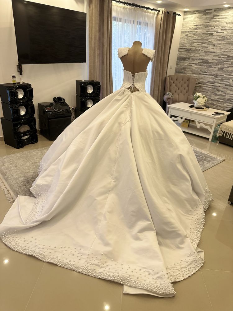 Rochie de mireasa cu corset ajustabil
