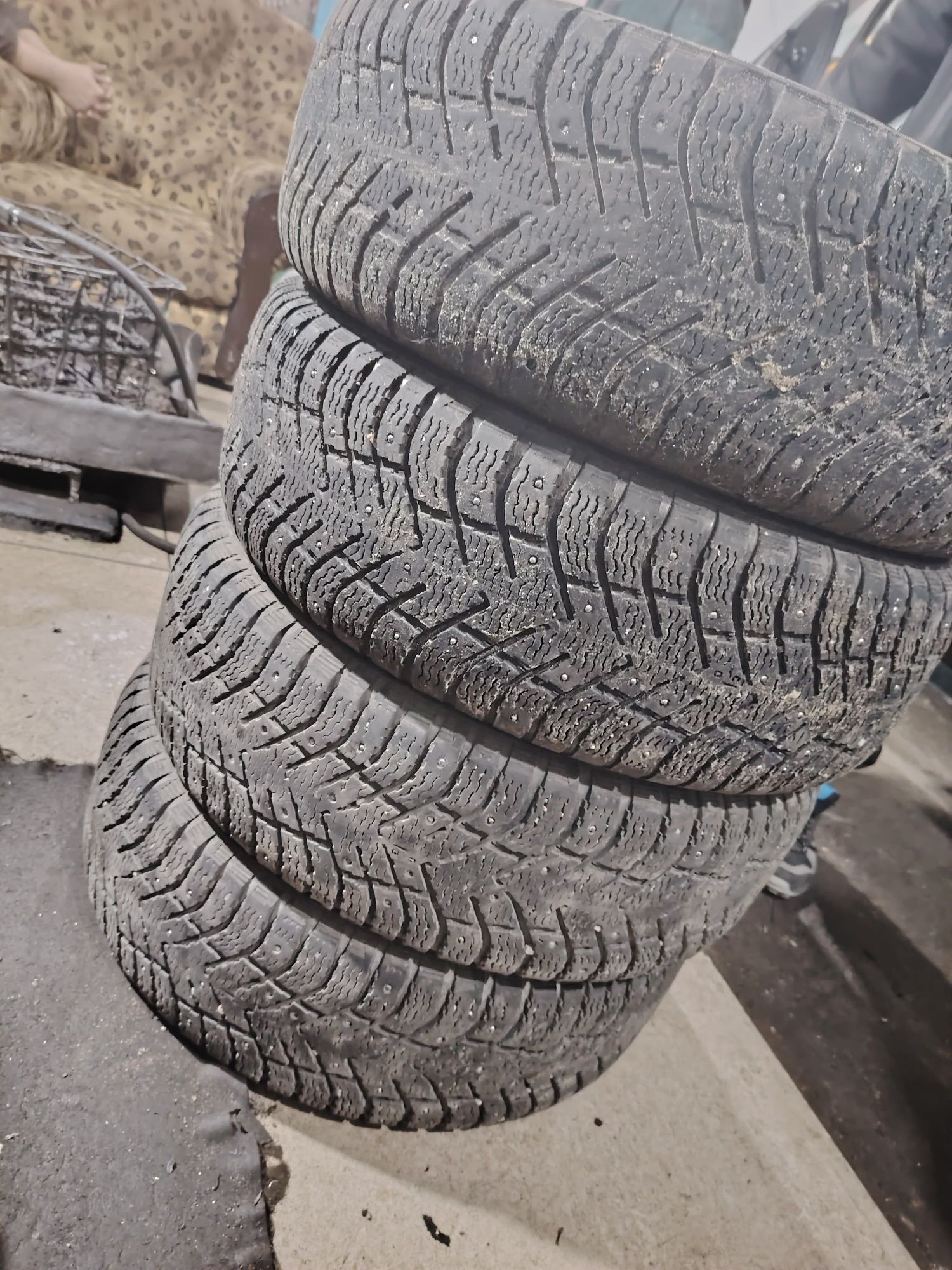 ПРОДАМ зимние шины r16