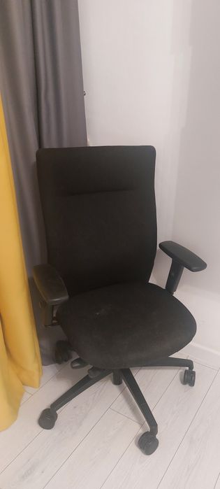 Scaun de birou rotativ