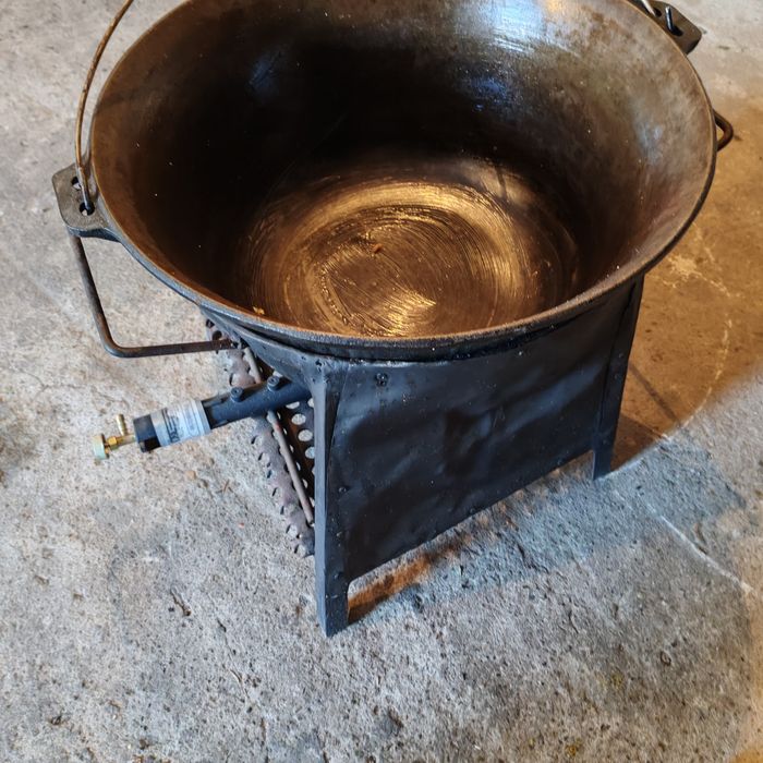 Vând ceaun fonta 22 litri