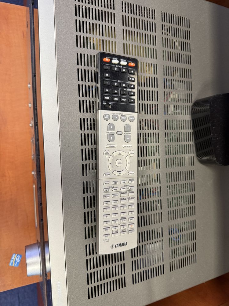 Reciever AV Yamaha RX-V673