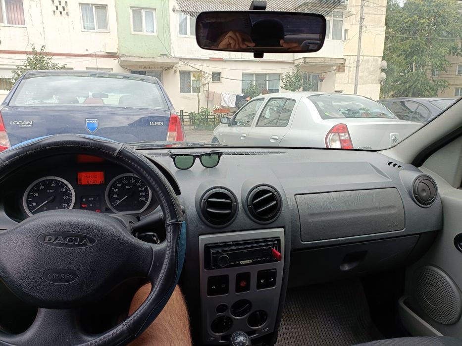 Vând Logan 1.6 stricat