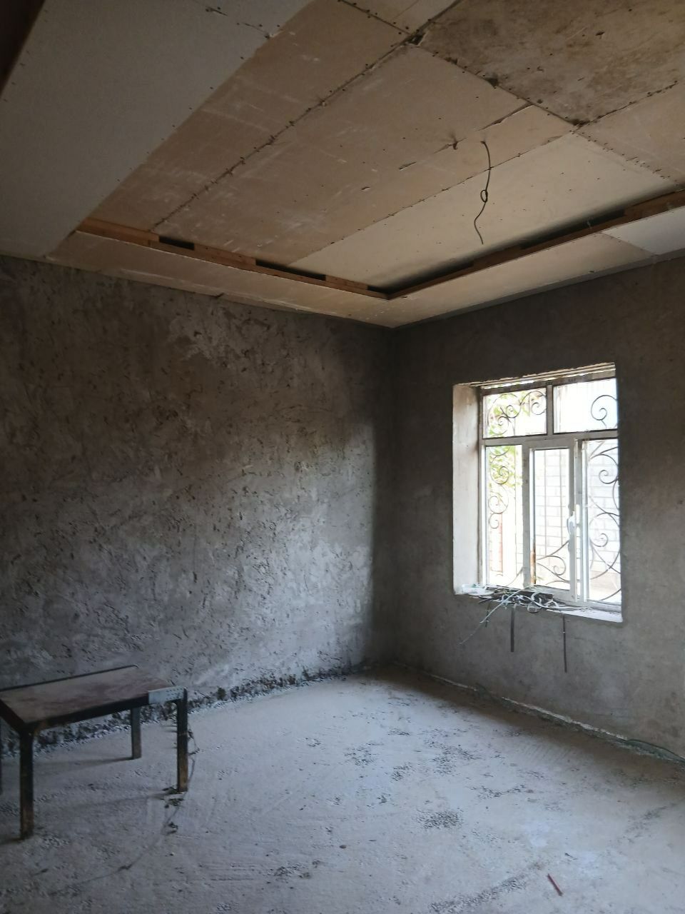 Uy hovli sotiladi