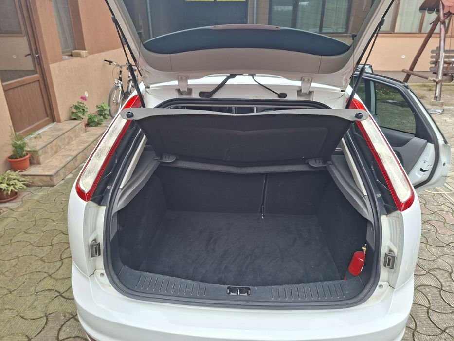 Vând Ford Focus 2 Hatchback
