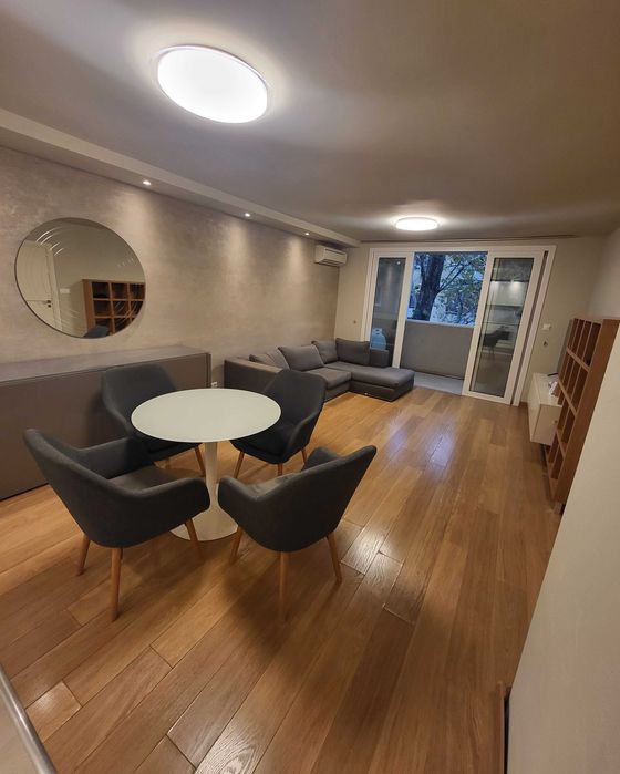 Дава се под наем Тристаен апартамент в Бургас, Център - 75 кв.м за 750 € - Снимка #1