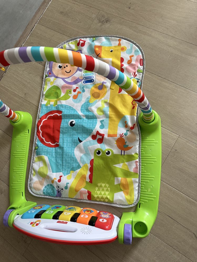 Fisher Price kick and piano активна гимнастика пееща музикална светеща