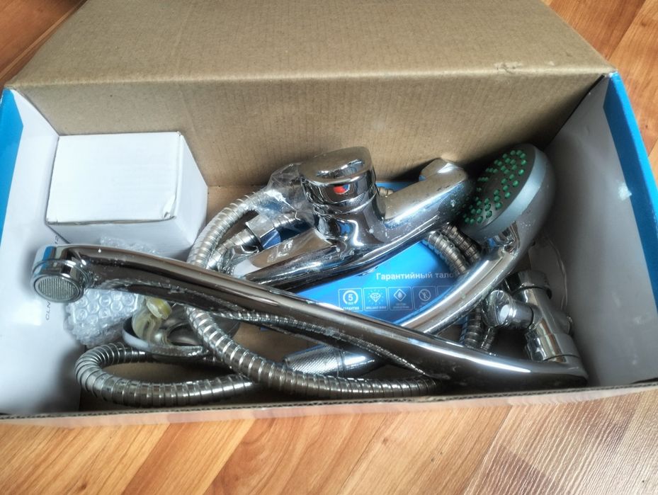 Продам сместитель для ванны и душа