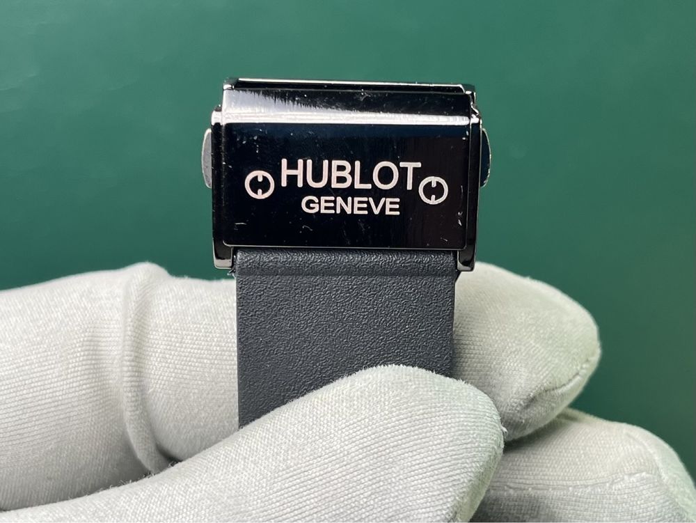Часовник Hublot В черно