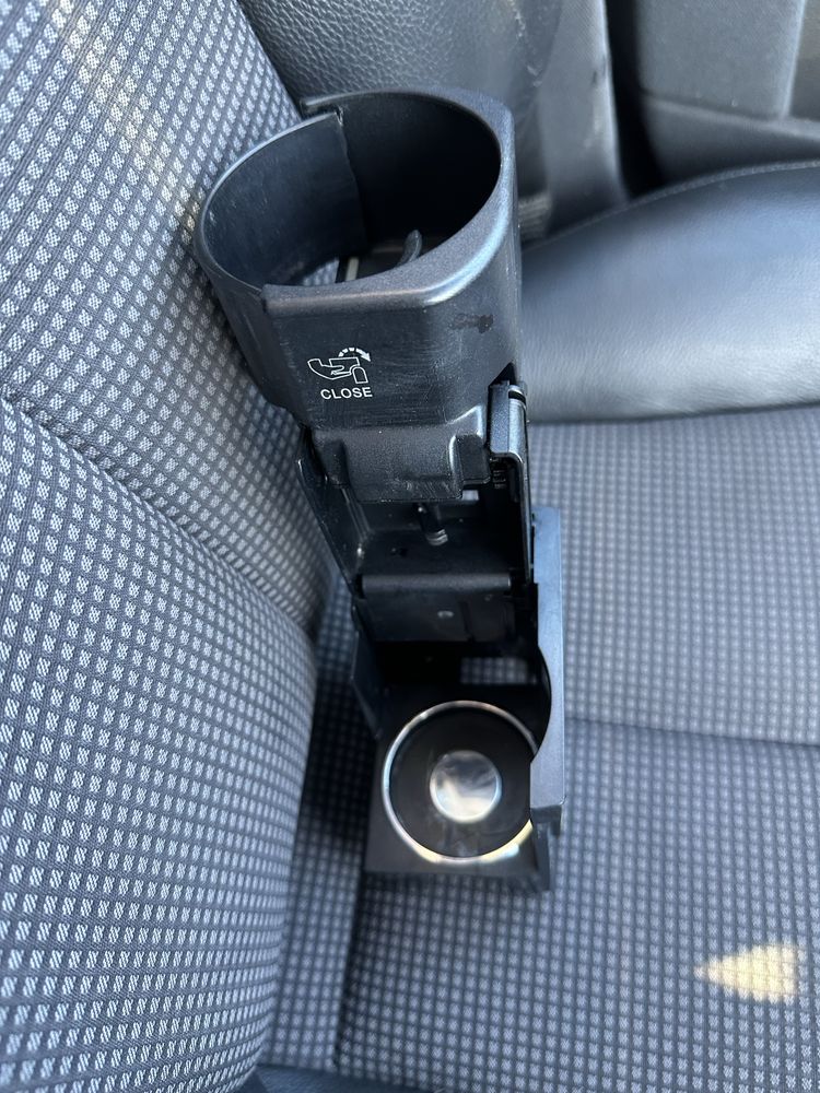Поставка чаши мерцедес е класа cup holder mercedes e klas