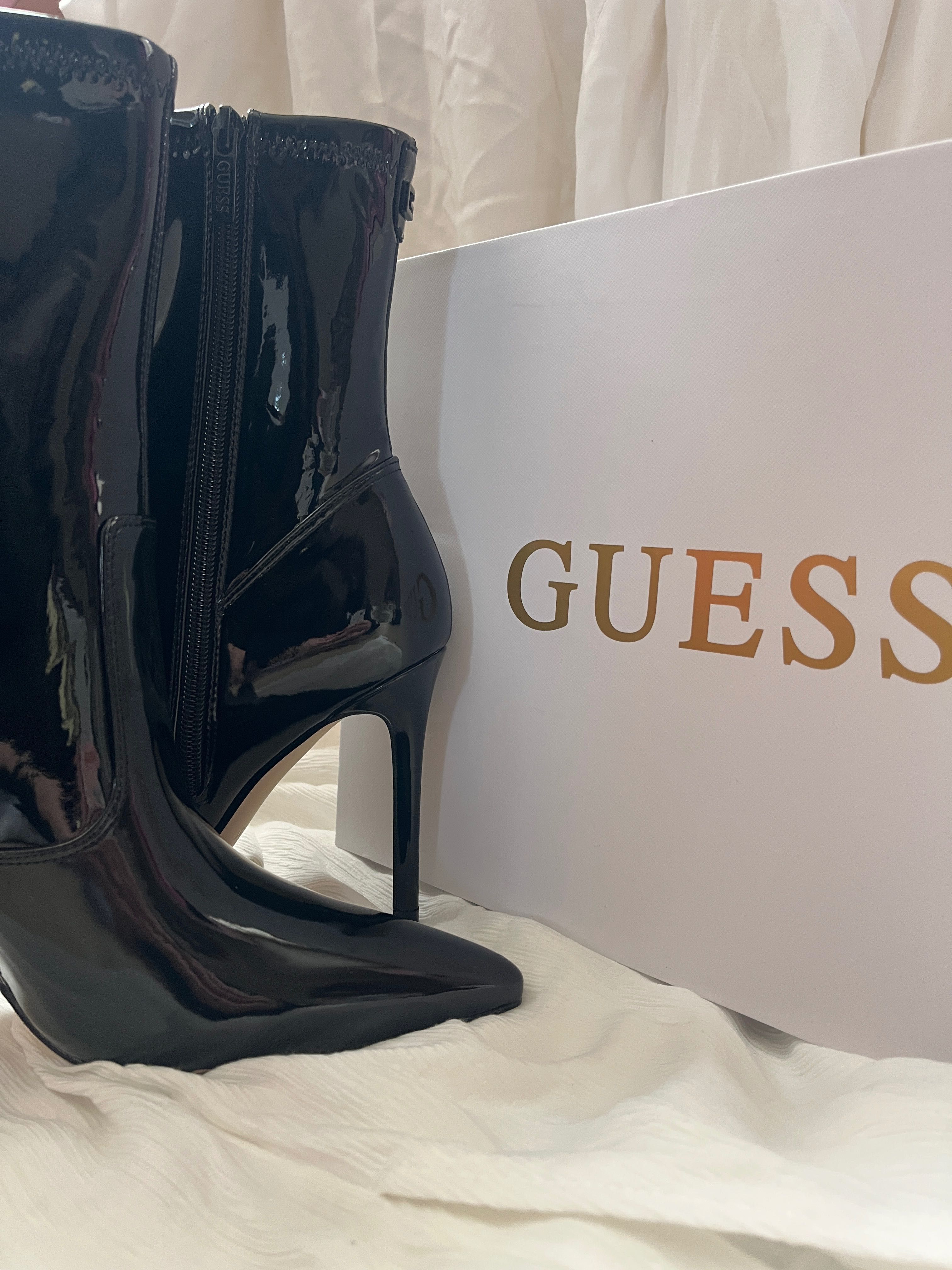 Къси ботуши на ,,Guess”