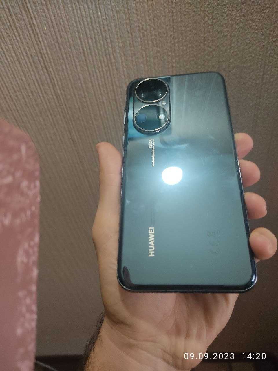 Huawei p50 8/256 + 2 чехла