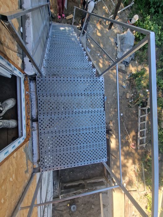 Scari metalice galvanizate
