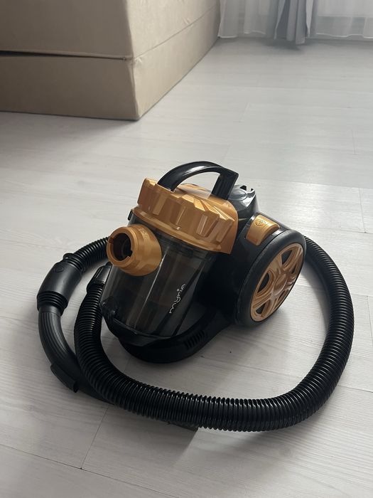 Aspirator fara sac Myria