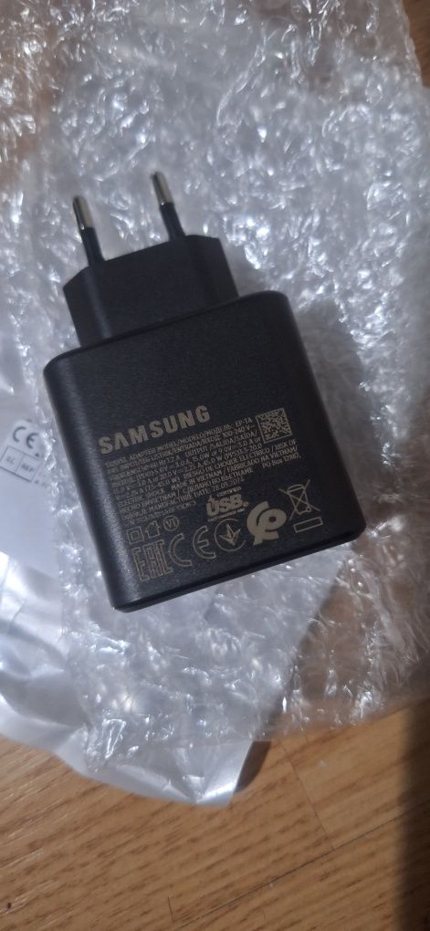 1 бр. Бял адаптор за зареждане 45 w Samsung Super Fast Charge