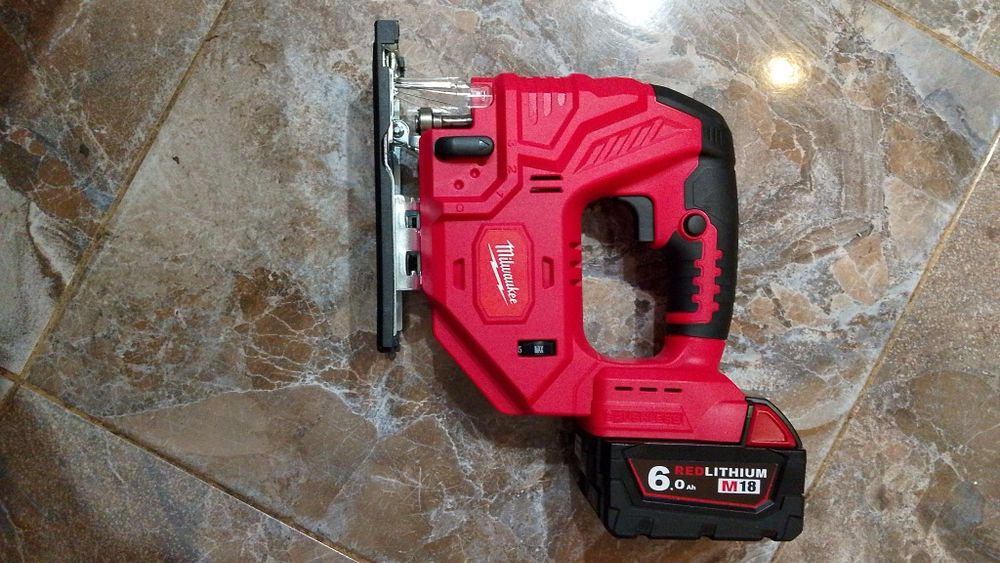 Fierestrău pendular milwaukee