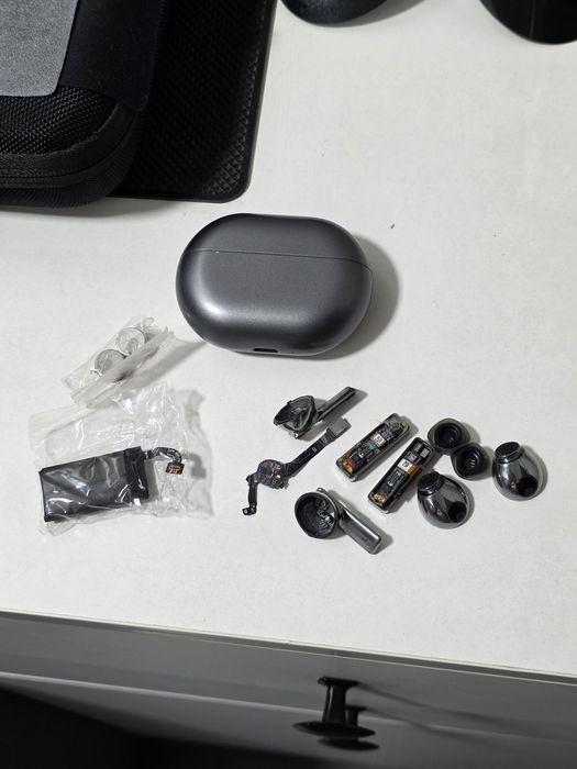 Наушники Huawei Freebuds Pro (1 поколение) на запчасти + новые батарей
