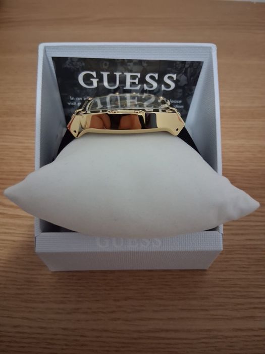 Ceas guess barbatesc
