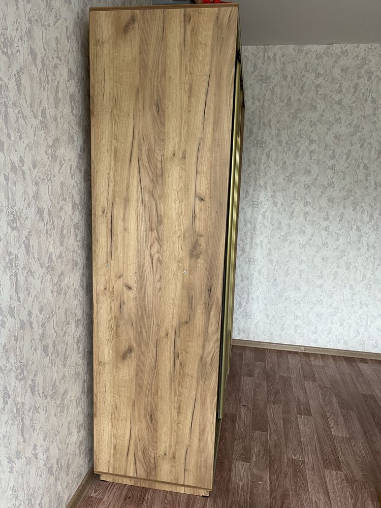 шкаф купе состояние как новый.Диван в отличном состоянии