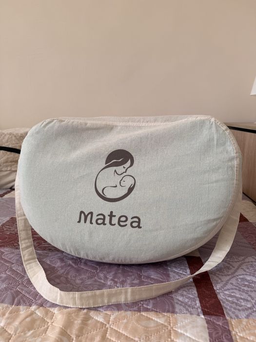 ВъзглавницаТа за кърмене Матеа, цвят мента