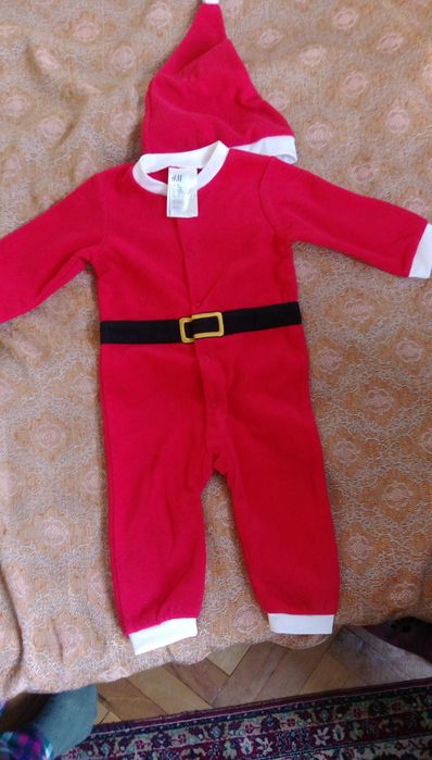 Продавам Бебешки екип на Дядо Коледа – нов