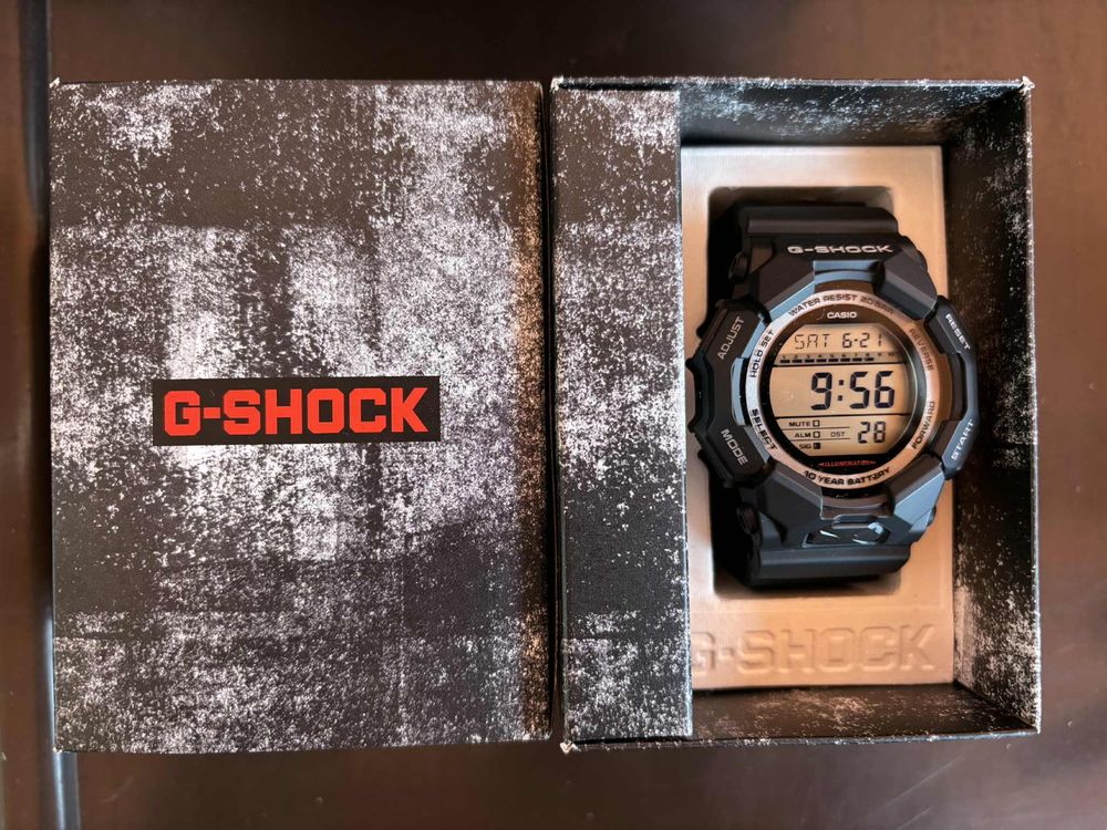 Чисто нов часовник G-shock с кутия и горанция.