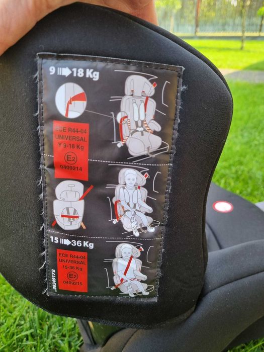 Vand 2 scaune masina de copil ,1 carucior, o piscina si o trambulina