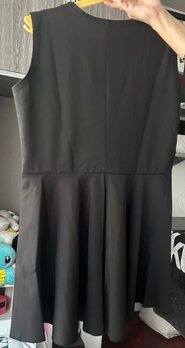 Черна къса рокля със сърце от камъчета